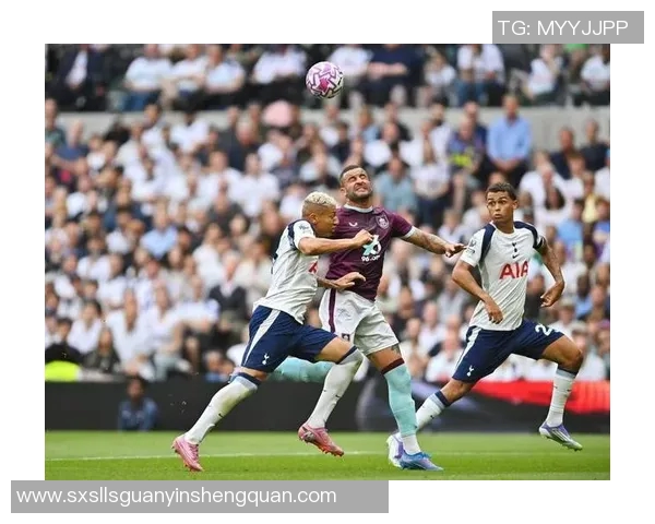 热刺足球明星风采尽显精彩瞬间回顾与球迷互动的美好时刻 热刺足球明星风采尽显精彩瞬间回顾与球迷互动的美好时刻