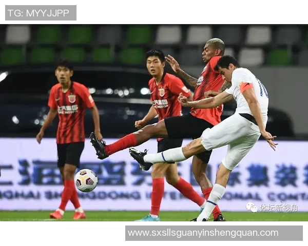 上海足球队强势领跑锦标赛积分榜积分达到80分展现冠军实力 上海足球队强势领跑锦标赛积分榜积分达到80分展现冠军实力