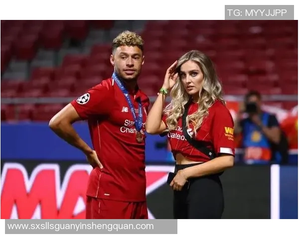 张伯伦足球明星妻子美丽照片曝光引发热议与关注 张伯伦足球明星妻子美丽照片曝光引发热议与关注